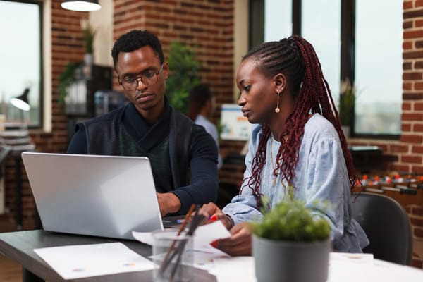 What Tax Form Should an International Freelancer Give a U.S. Client When Using a U.S. LLC?